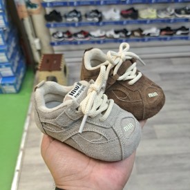 Кроссовки