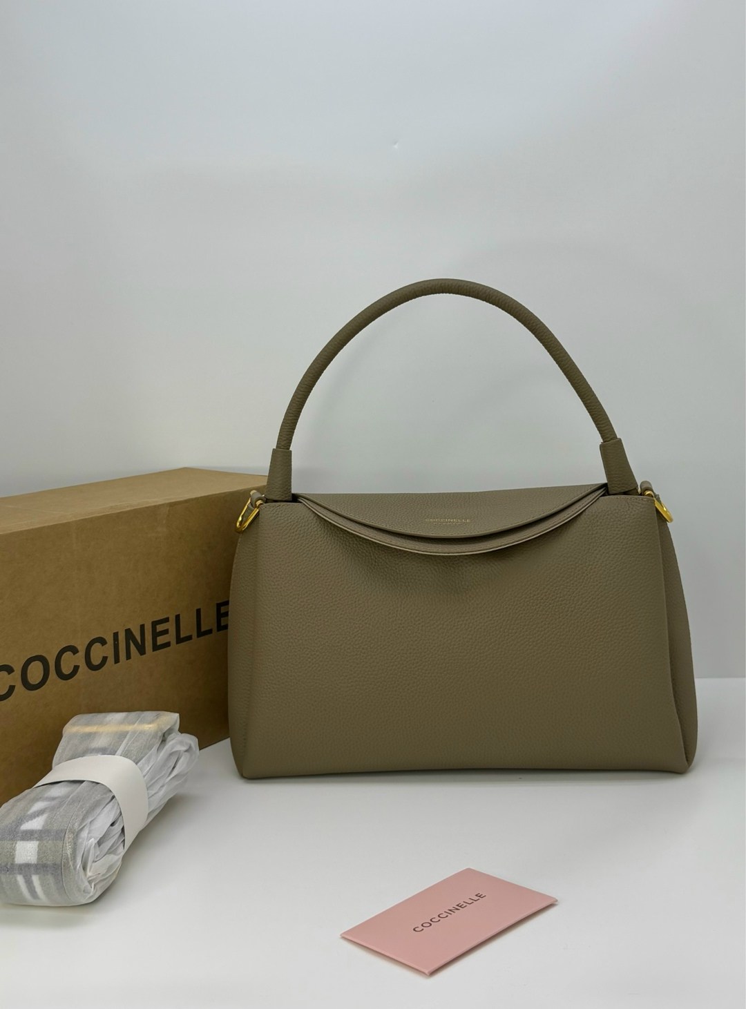 сумка coccinelle,сумка женская coccinelle,сумка женская,сумка,сумка coccinelle b14 mini пудровая