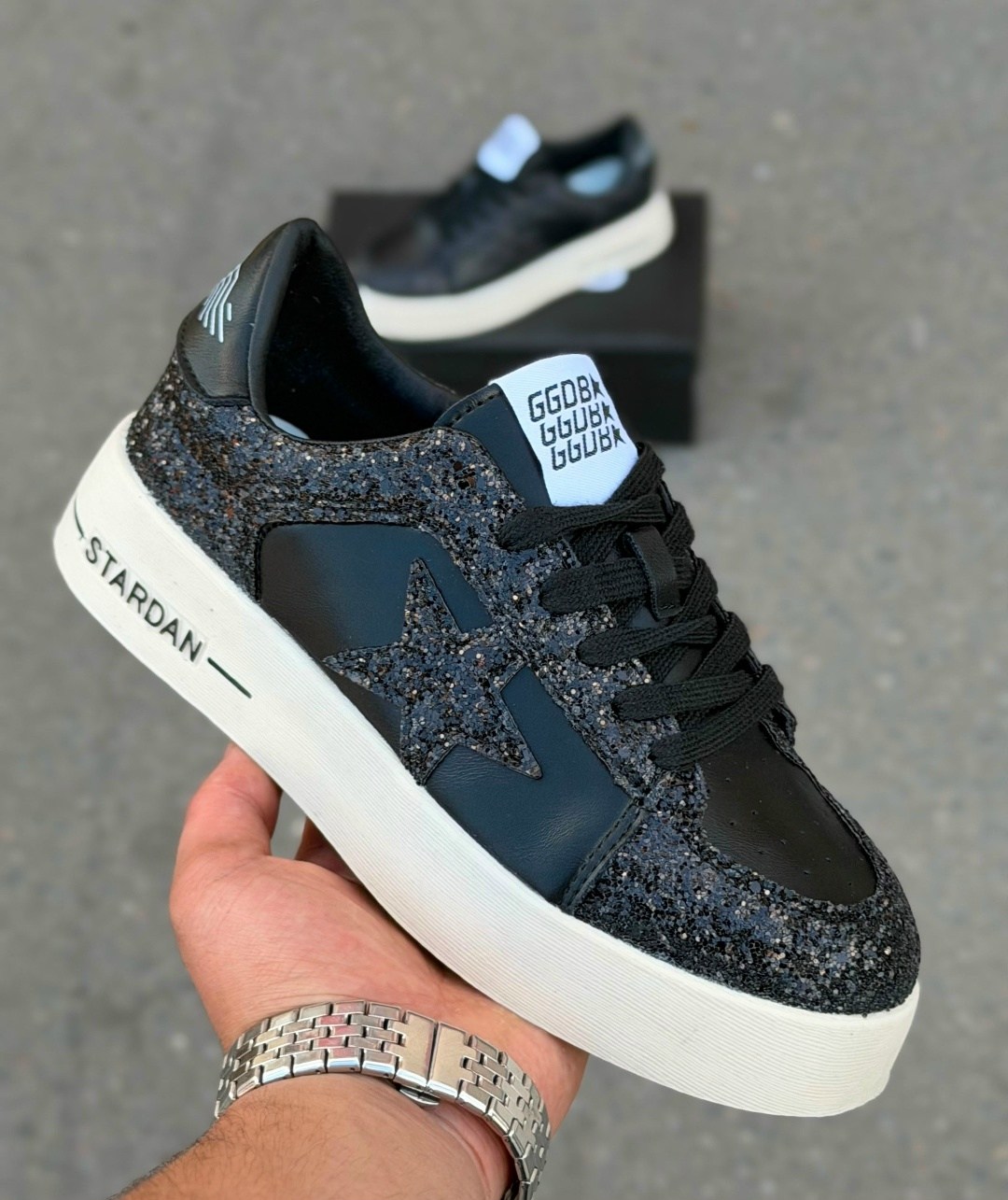 ,кеды hi star с блестками golden goose черный,кроссовки golden goose,кеды golden goose женские,голден гус кеды черные