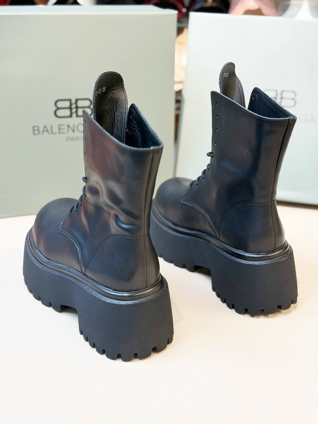 balenciaga женские кожаные ботинки balenciaga чёрного цвета,ботинки balenciaga,ботинки balenciaga на шнуровке черные,balenciaga женские кожаные ботинки чёрного цвета,ботинки balenciaga женские