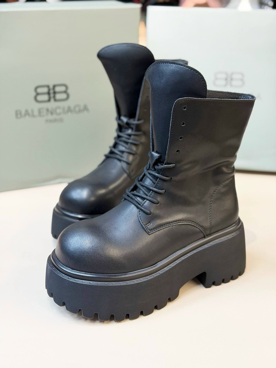 balenciaga женские кожаные ботинки balenciaga чёрного цвета,ботинки balenciaga,ботинки balenciaga на шнуровке черные,balenciaga женские кожаные ботинки чёрного цвета,ботинки balenciaga женские