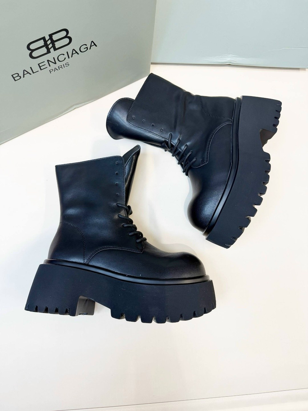 balenciaga женские кожаные ботинки balenciaga чёрного цвета,ботинки balenciaga,ботинки balenciaga на шнуровке черные,balenciaga женские кожаные ботинки чёрного цвета,ботинки balenciaga женские