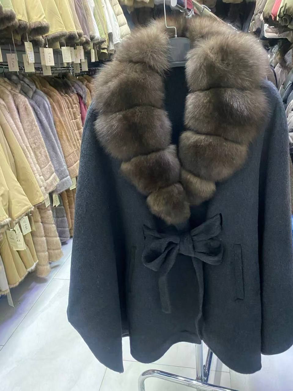 пальто с мехом,пальто кашемировое с меховым воротником,полупальто с мехом,пальто кашемировое с меховым воротником из соболя,кашемировое пальто