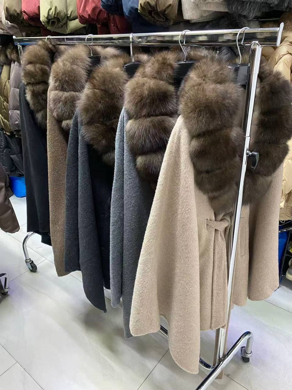 пальто летучая мышь с мехом,пальто с мехом,элегантные пальто,женское пальто с песцом кашемировой,пальто пончо с мехом