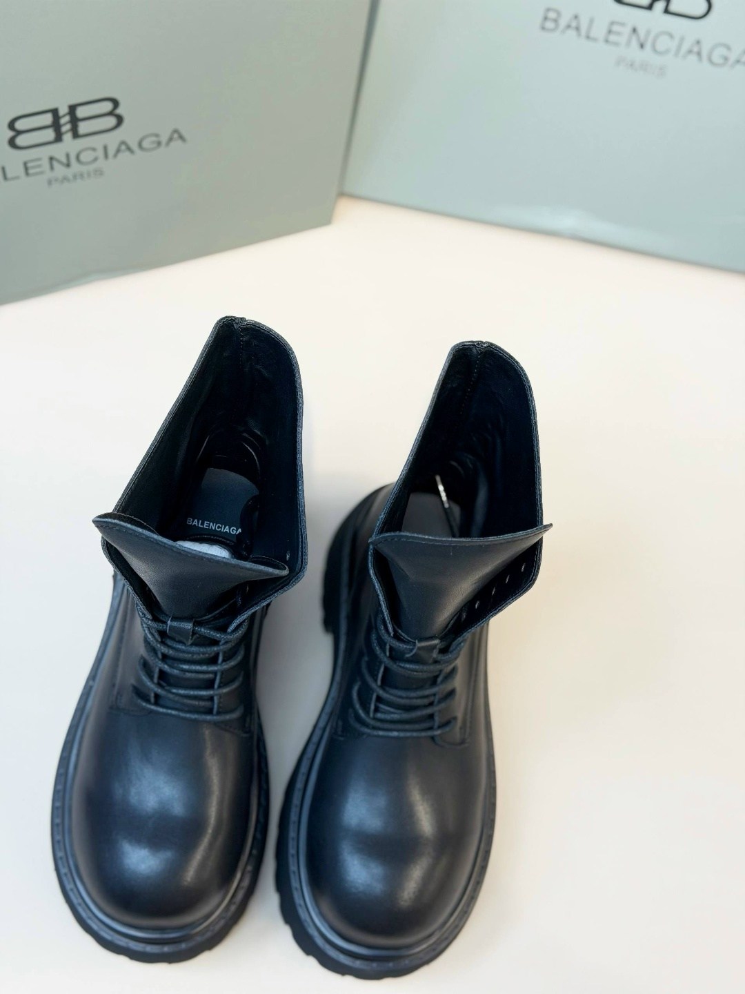 balenciaga женские кожаные ботинки balenciaga чёрного цвета,ботинки balenciaga,ботинки balenciaga на шнуровке черные,balenciaga женские кожаные ботинки чёрного цвета,ботинки balenciaga женские