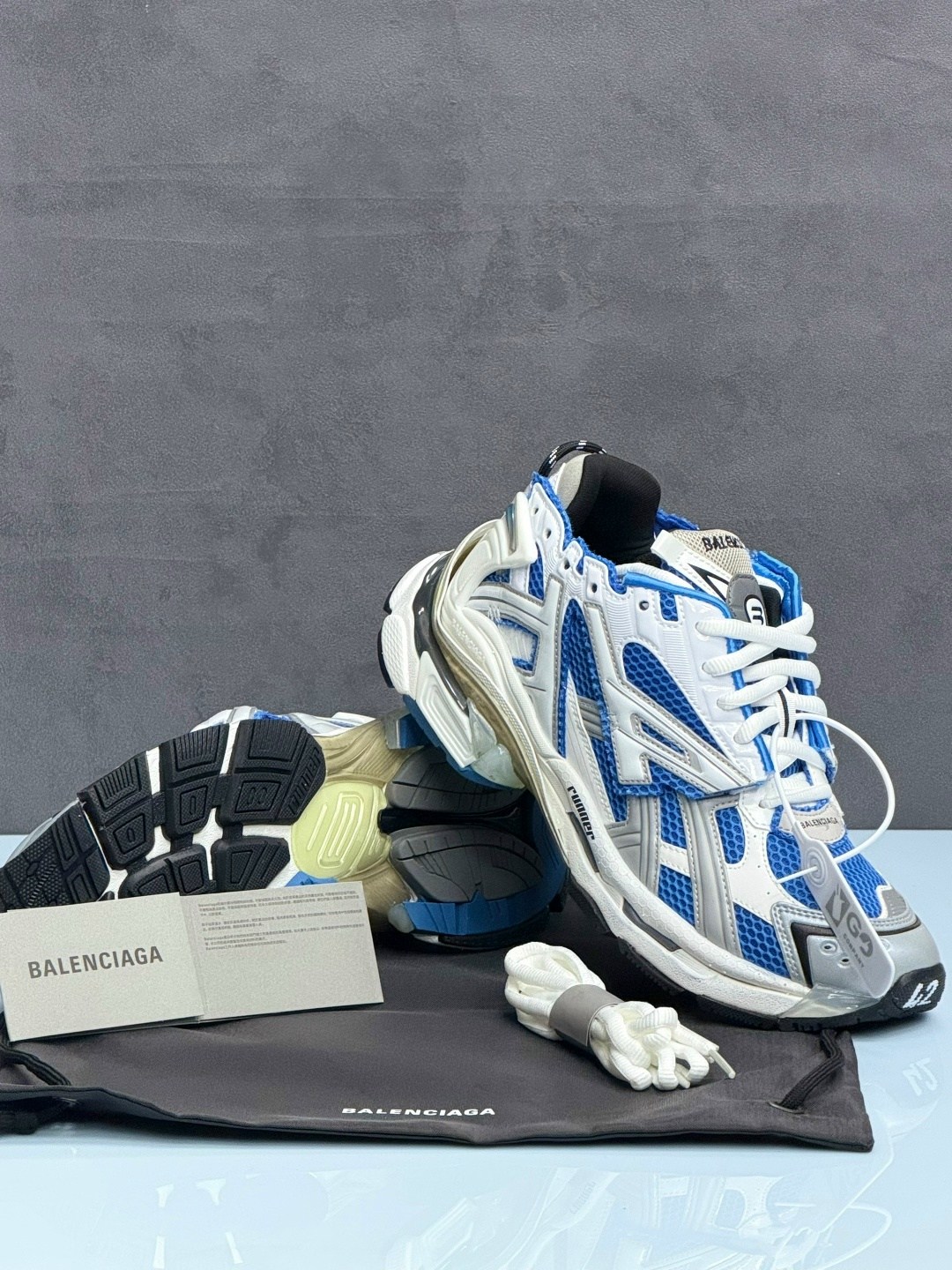 кроссовки balenciaga runner,кроссовки balenciaga,беговые кроссовки balenciaga синий,женские кроссовки balenciaga,кроссовки balenciaga runner серый/синий