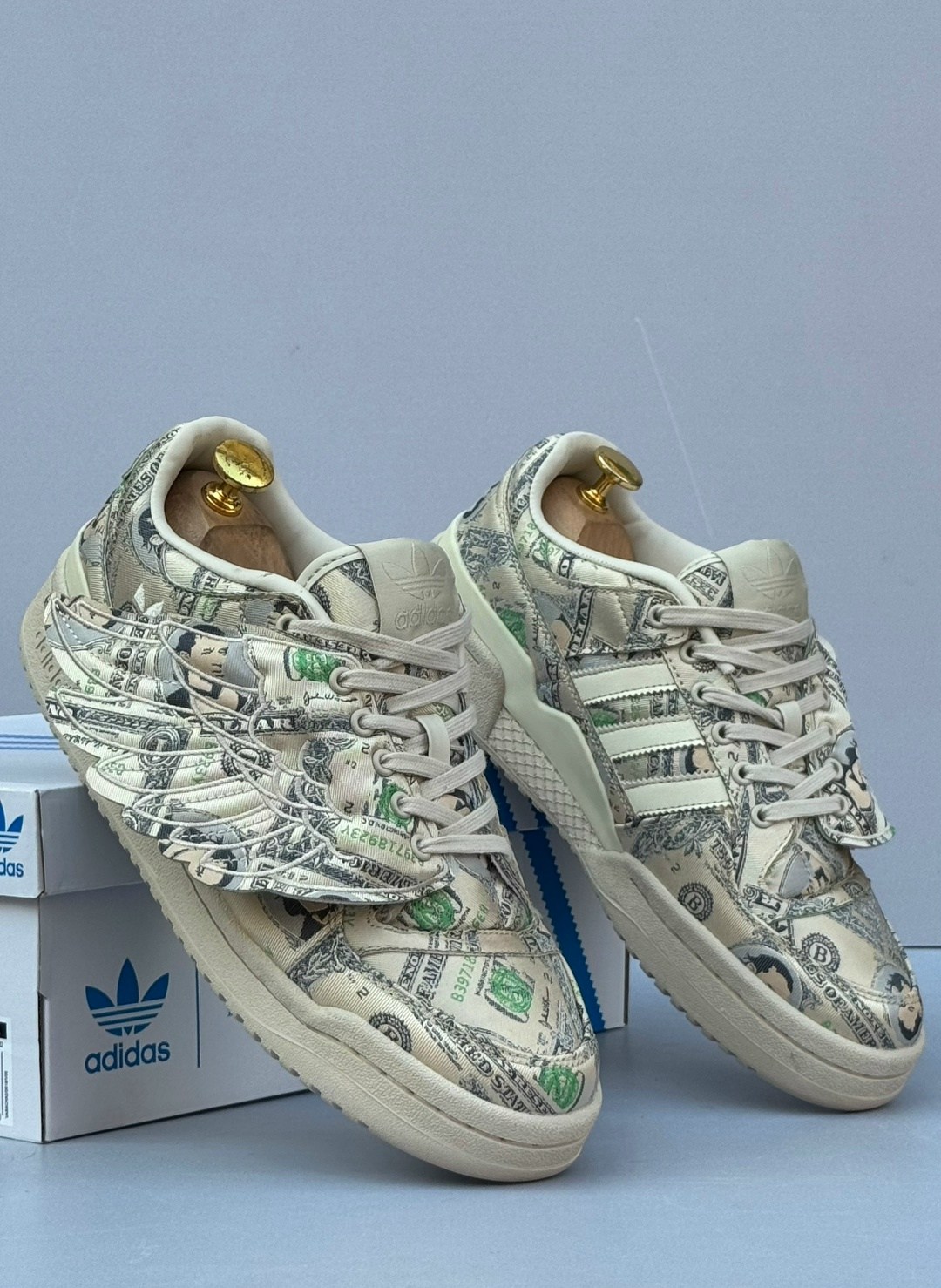 кроссовки,jeremy scott x adidas forum low wings 1.0 money,jeremy scott adidas,кроссовки adidas originals x jeremy scott forum wings money low,adidas jeremy scott money