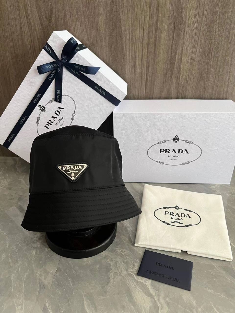 шляпа prada re-nylon bucket hat черный,prada панама,prada nylon bucket hat in black,черная панама prada,панама prada nylon