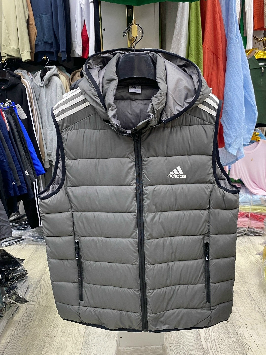 жилет adidas,жилет утепленный adidas,жилетка мужская adidas,жилет adidas sportswear adidas,жилетка adidas