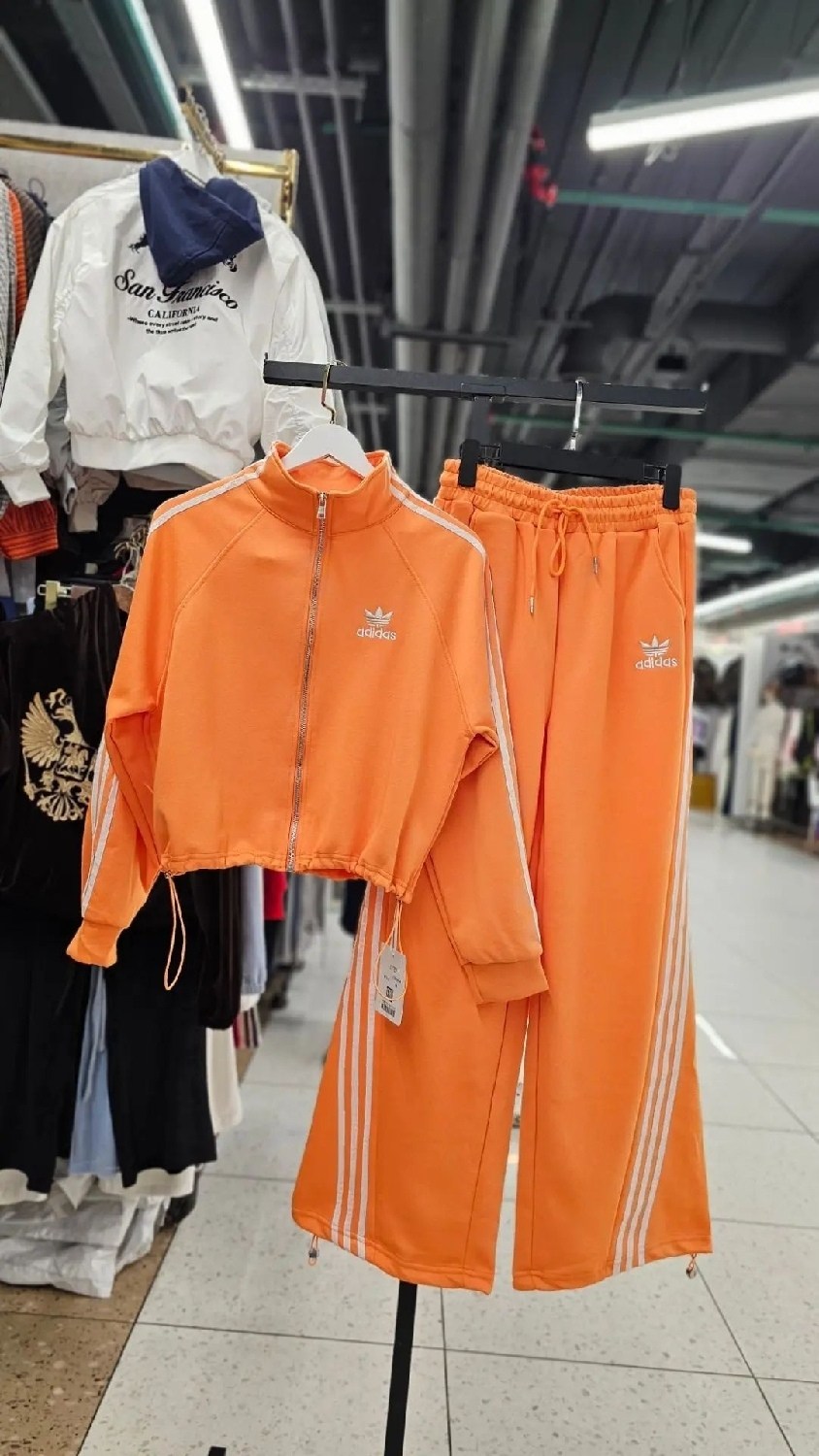 спортивный костюм adidas,костюм адидас,спортивные костюмы адидас,женский спортивный костюм adidas,костюм адидас женский