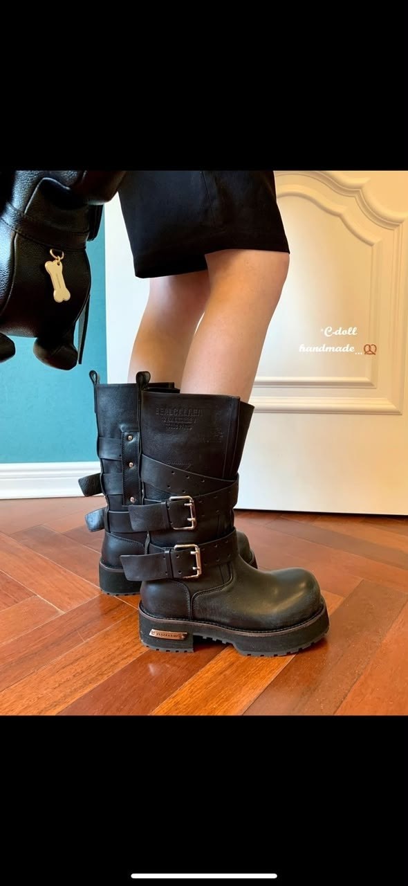 ,ботинки balenciaga venom buckle-strap high boots,высокие сапоги balenciaga venom из телячьей кожи с круглым носком и пряжкой,balenciaga venom boots,balenciaga ботинки