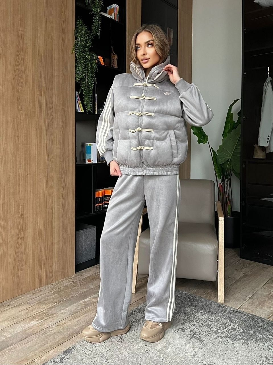 серый женский костюм тройка miu miu,стильные костюмы,cпортивный костюм женский теплый,костюм женский тройка,cпортивный костюм женский на флисе