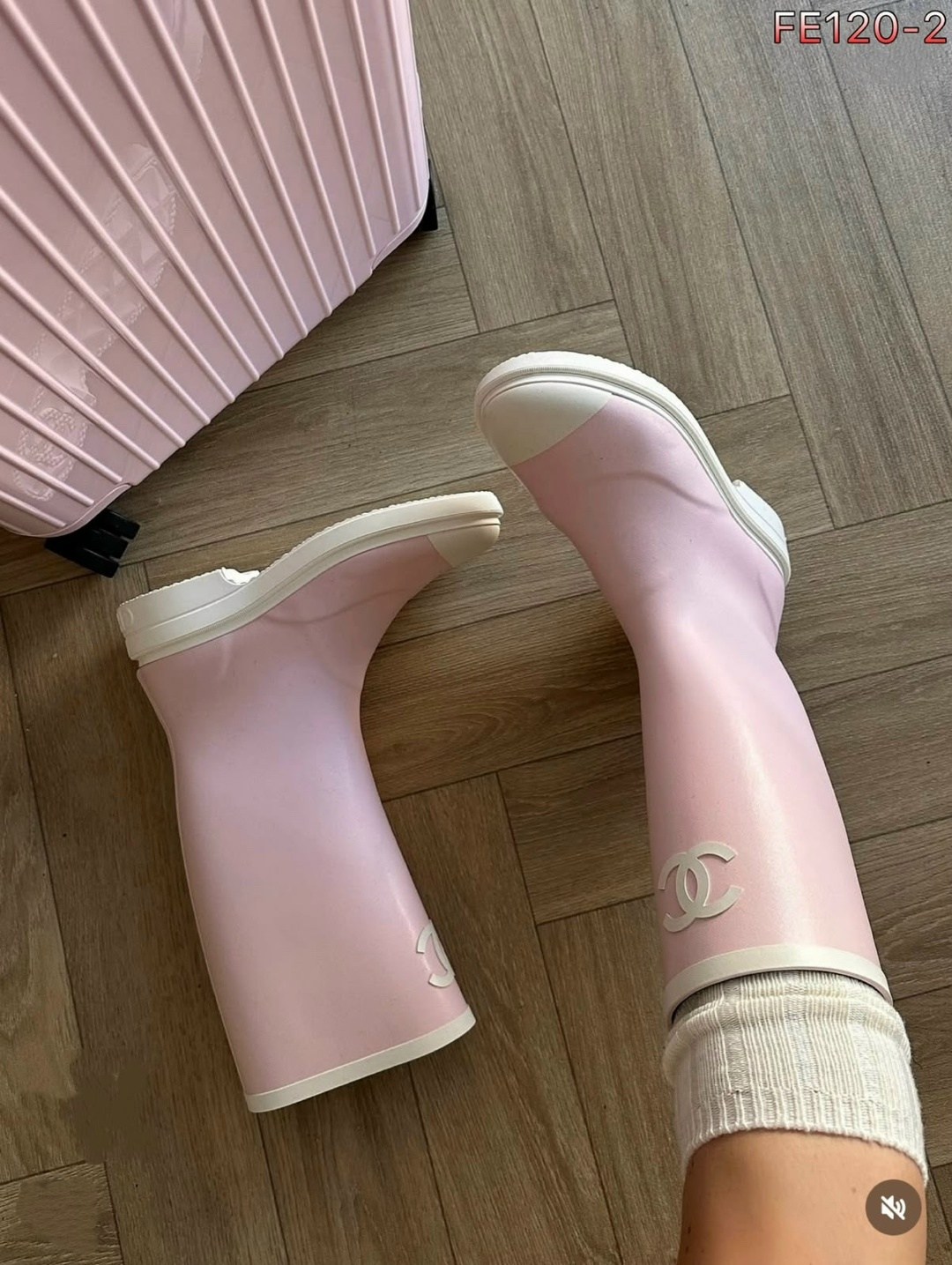 резиновые сапоги chanel,стильные наряды,резиновые сапоги шанель,одежда стильная,резиновые сапоги