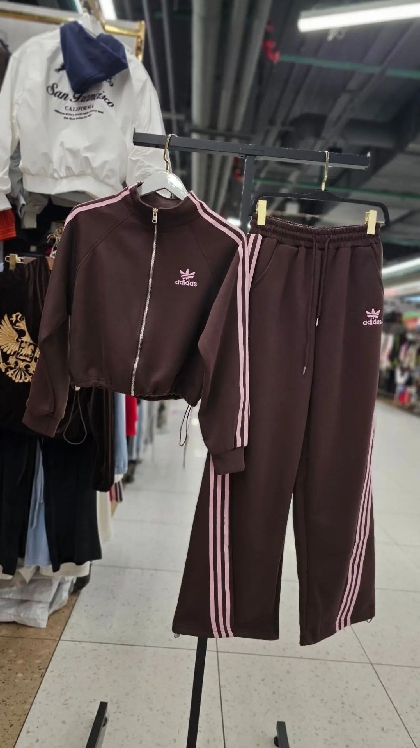 спортивный костюм adidas,костюм адидас,спортивные костюмы адидас,женский спортивный костюм adidas,костюм адидас женский