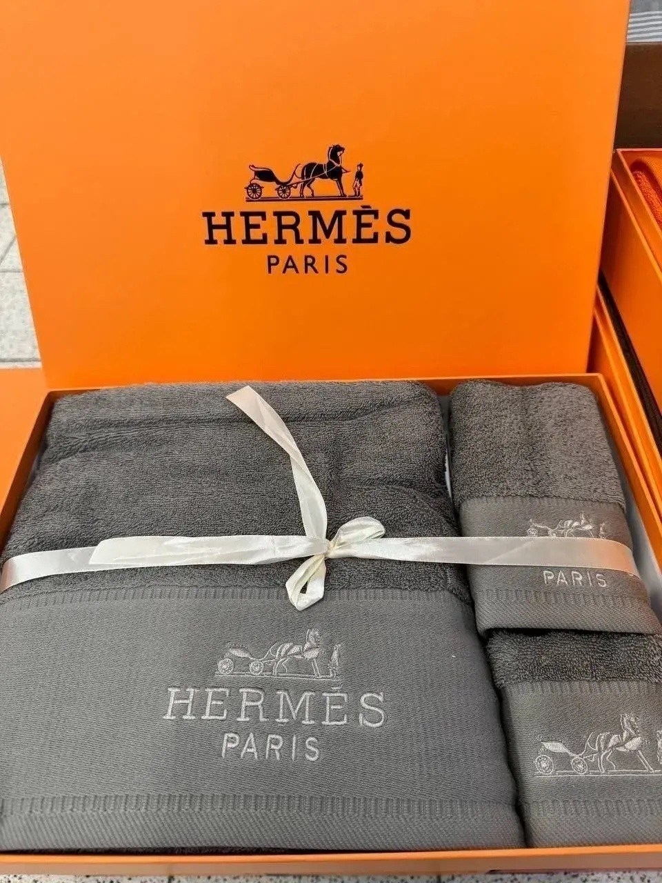 полотенца hermes,подарочное полотенце hermes paris,набор полотенец hermes в коробке,полотенце махровое "hermes" 3 шт серое,полотенце для ванной hermes