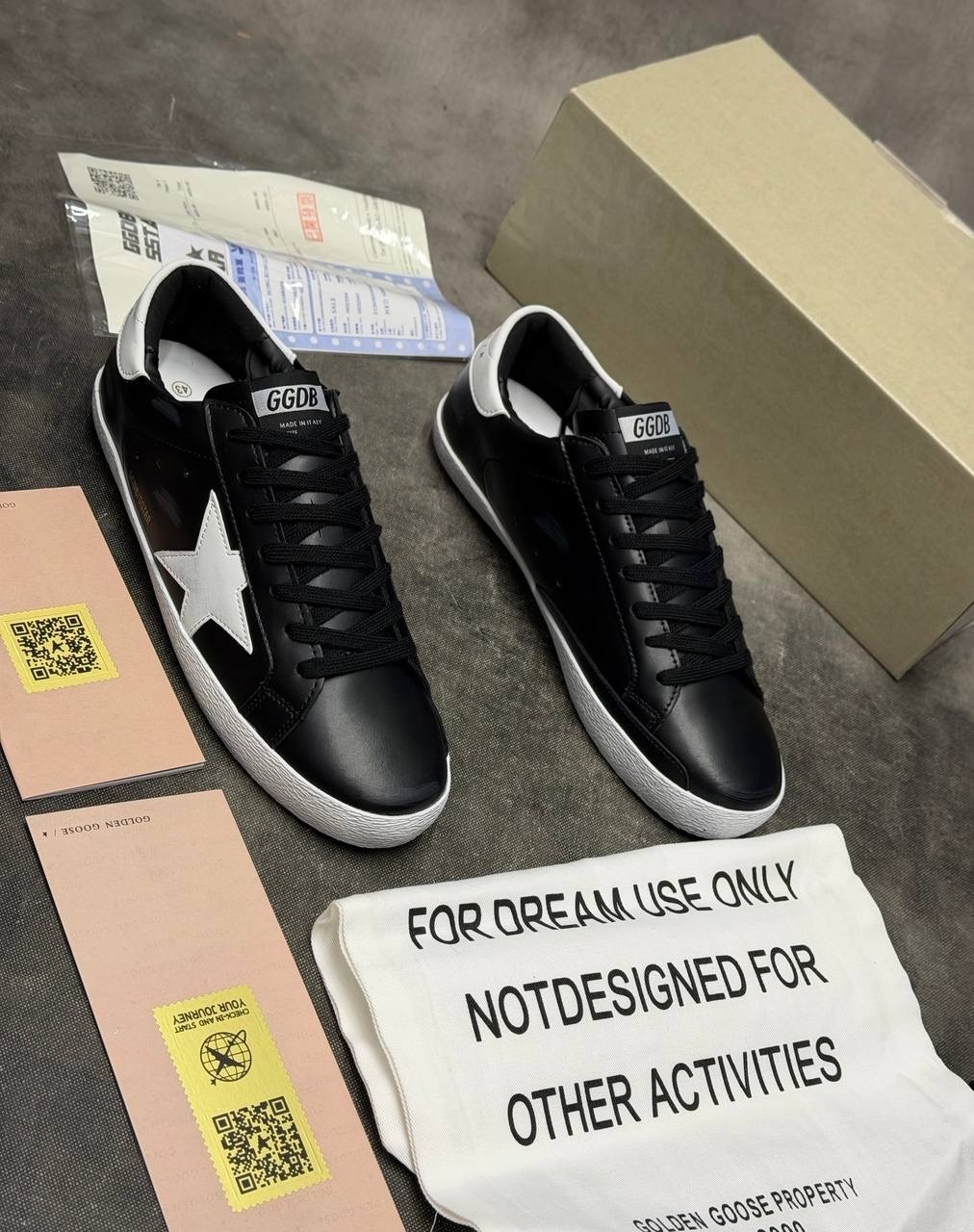 golden goose deluxe brand черные кожаные кеды superstar с белой звездой,golden goose кеды hi star на платформе черный,кроссовки golden goose superstar black white,,golden goose deluxe brand черны