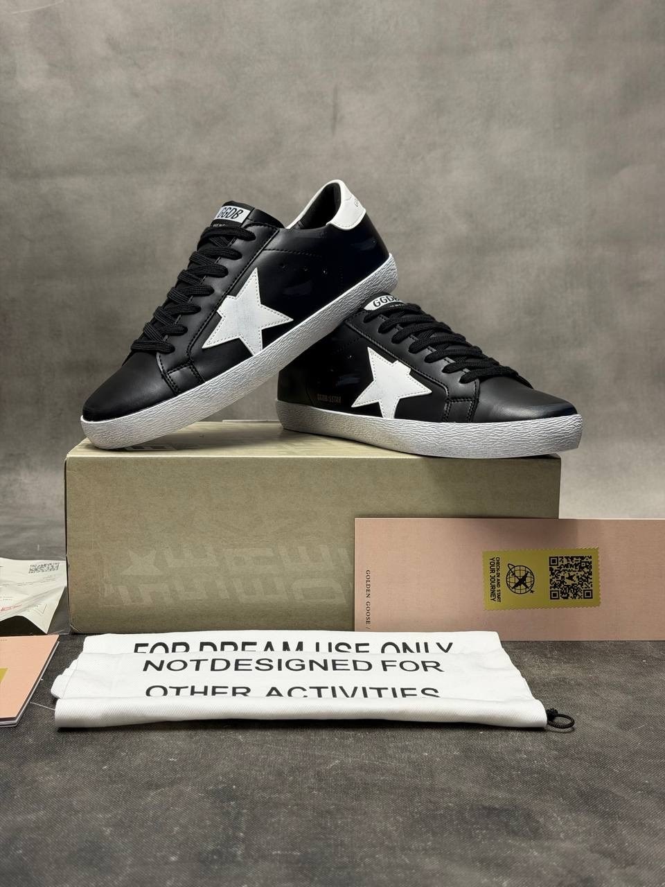 golden goose deluxe brand черные кожаные кеды superstar с белой звездой,golden goose кеды hi star на платформе черный,кроссовки golden goose superstar black white,,golden goose deluxe brand черны
