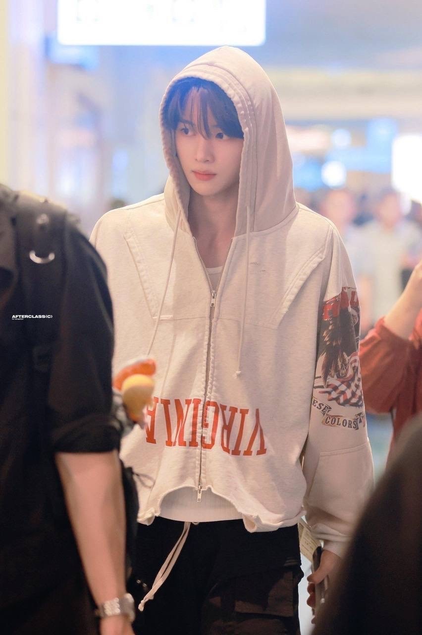 taeyong nct,корейская мода,стиль корейский,jaehyun nct,толстовка