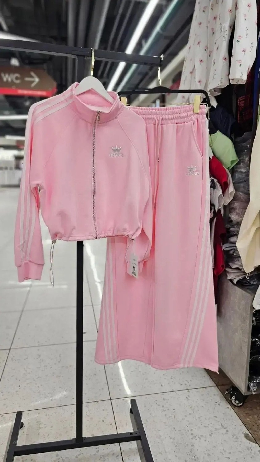 спортивный костюм adidas,костюм адидас,спортивные костюмы адидас,женский спортивный костюм adidas,костюм адидас женский