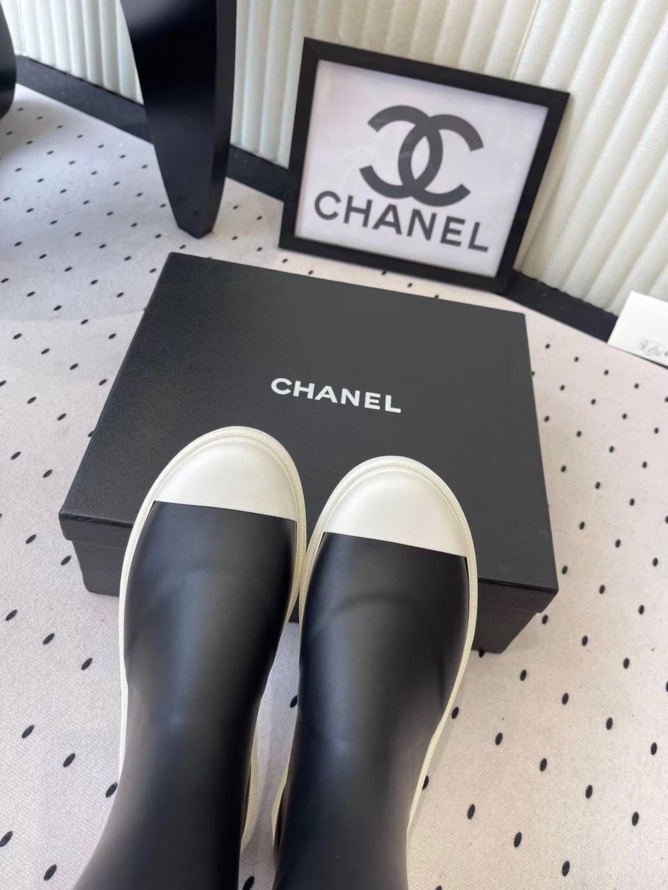резиновые сапоги chanel,сапоги chanel,chanel черные резиновые сапоги для женщин,резиновые сапоги шанель,чёрные резиновые сапоги chanel
