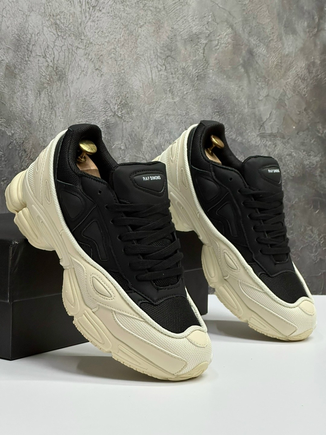 adidas ozweego 3 raf simons cream white,кроссовки raf simons x ozweego adidas белый,adidas ozweego raf simons,adidas x raf simons ozweego white & black,adidas raf simons ozweego 3