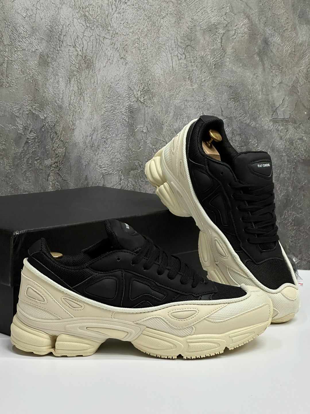 adidas ozweego 3 raf simons cream white,кроссовки raf simons x ozweego adidas белый,adidas ozweego raf simons,adidas x raf simons ozweego white & black,adidas raf simons ozweego 3