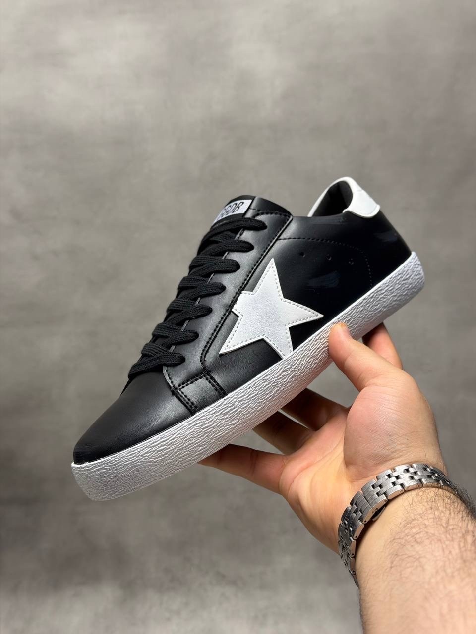 golden goose deluxe brand черные кожаные кеды superstar с белой звездой,golden goose кеды hi star на платформе черный,кроссовки golden goose superstar black white,,golden goose deluxe brand черны