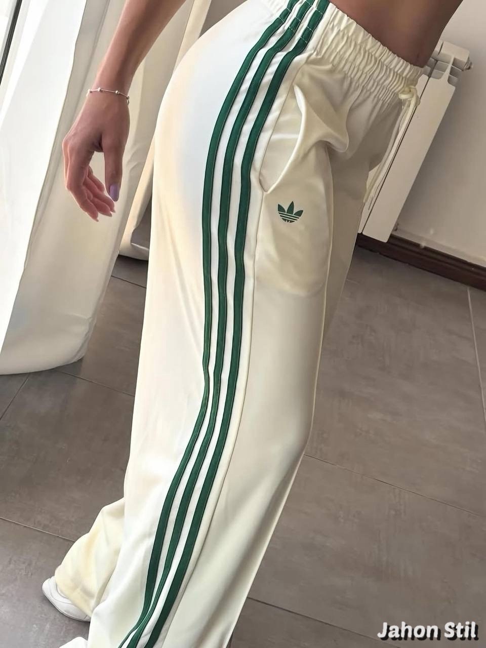 брюки спортивные adidas originals,спортивные штаны коричневого цвета adidas originals,тканевые брюки adidas originals loose fit pants adicolor firebird светло-коричневый,спортивные брюки adidas,брюки