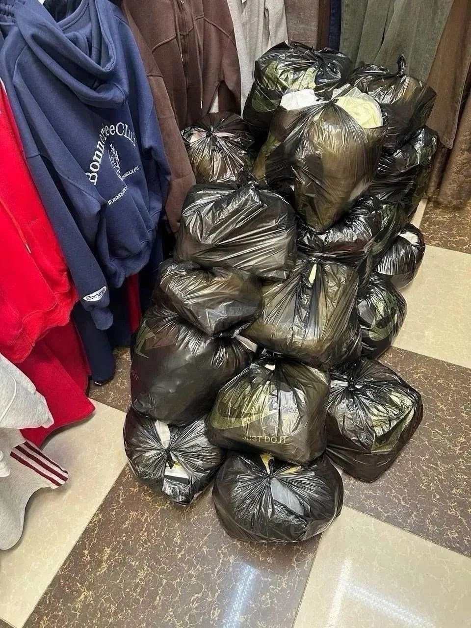 пакет большой,в пакете,пакет вещей,одежда пакетом,одежда