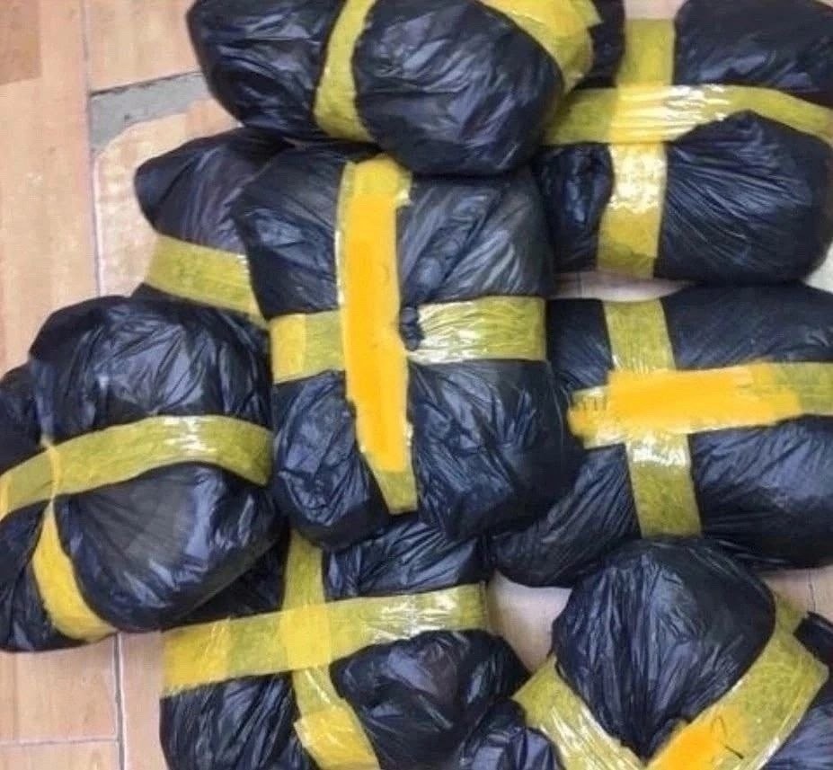 пакет большой,в пакете,пакет вещей,одежда пакетом,одежда