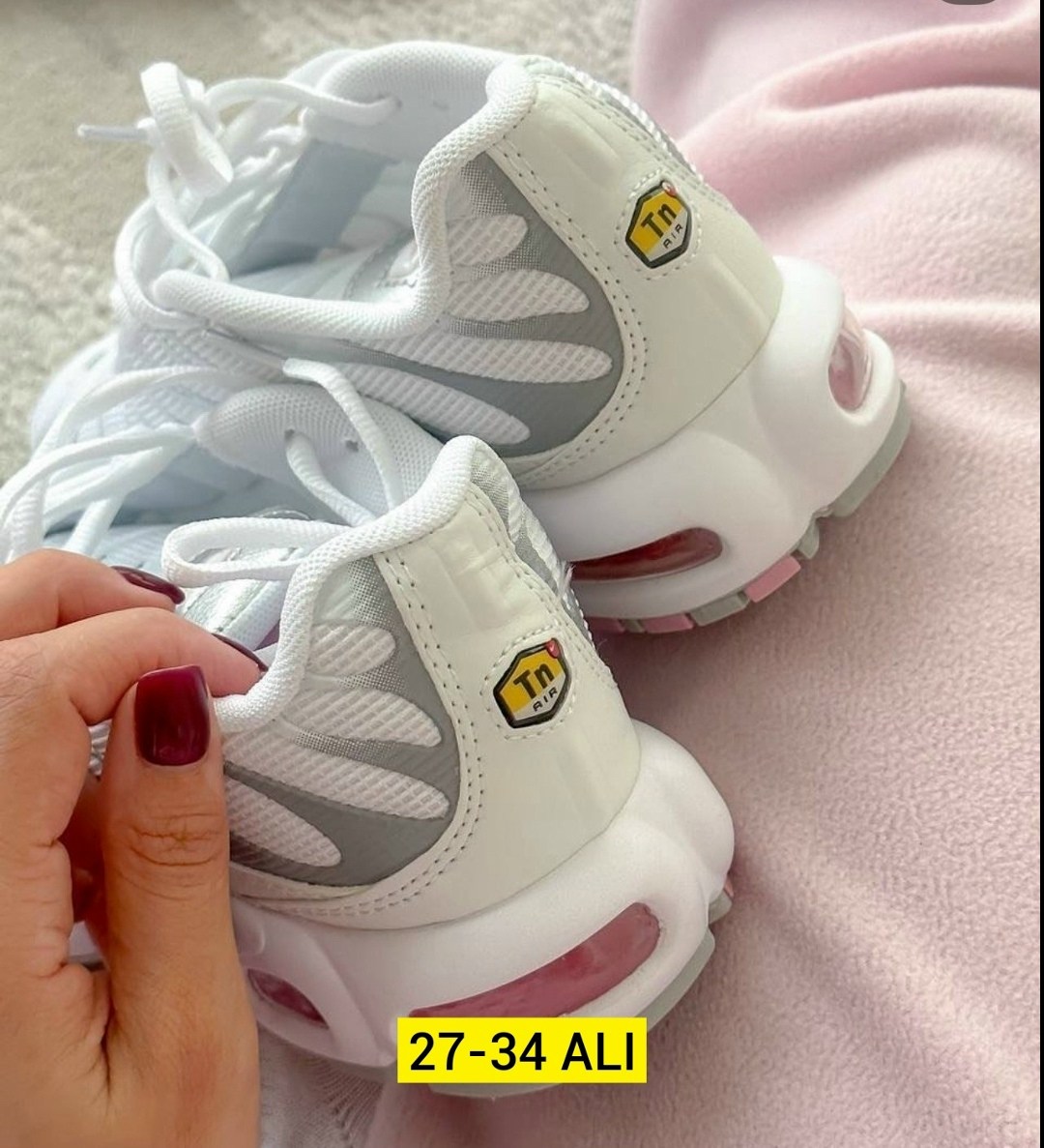кроссовки спортивные air max tn plus nike,кроссовки air max tn plus для девочек nike,кроссовки женские nike,кроссовки женские nike air max tn plus,кроссовки air max tn plus nike