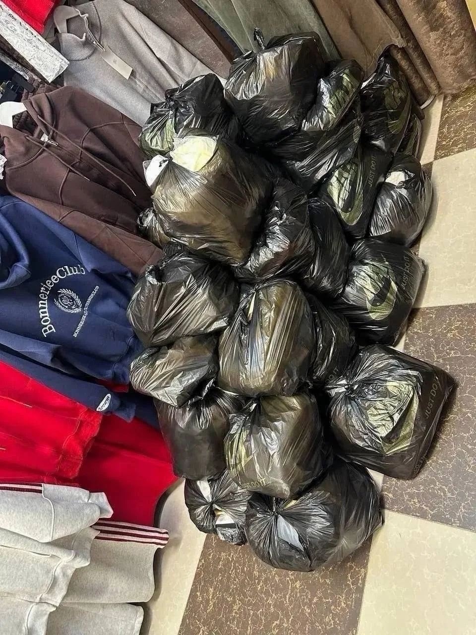 пакет большой,в пакете,пакет вещей,одежда пакетом,одежда
