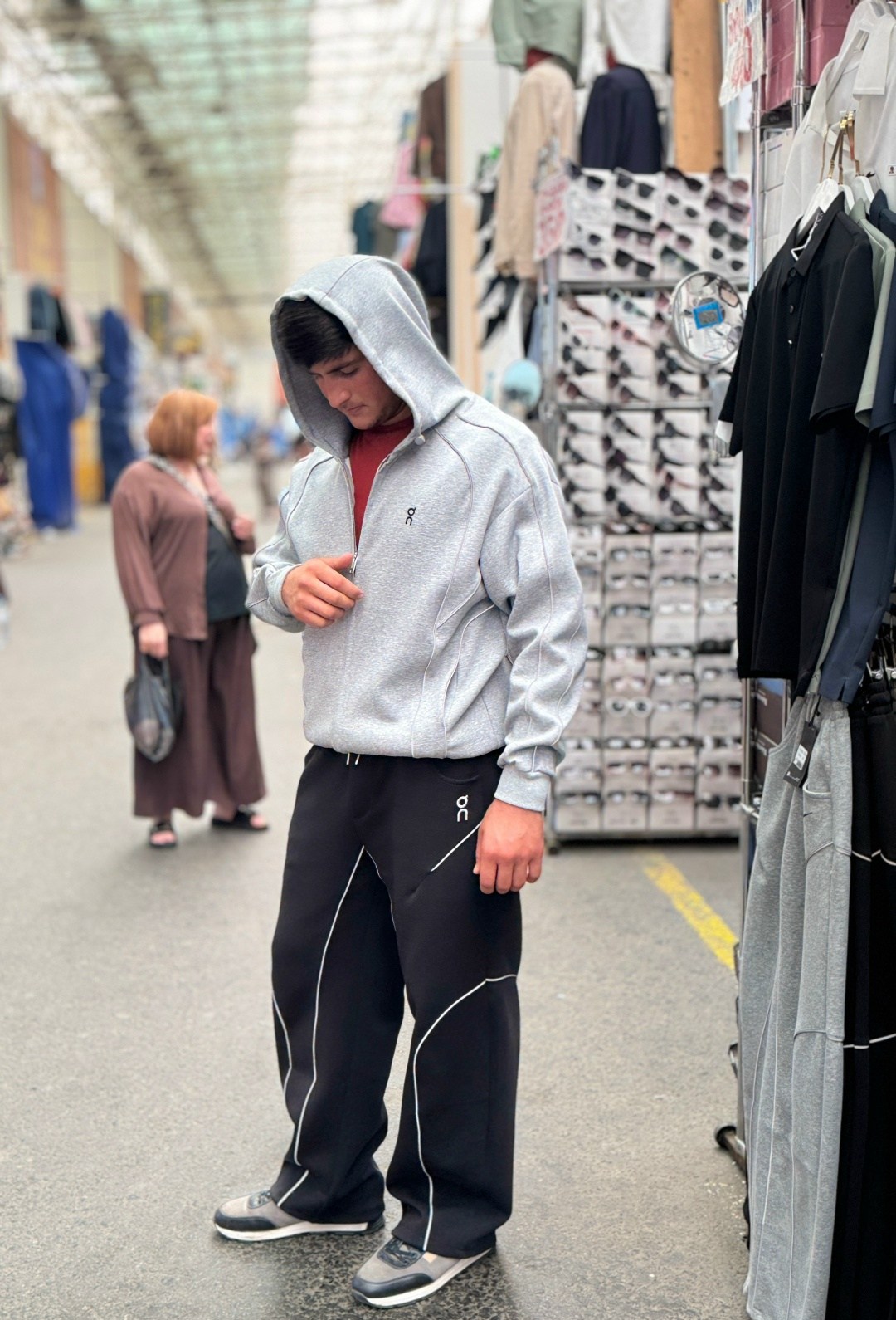 в спортивном костюме,мужской спортивный костюм,спортивный повседневный костюм,спортивные костюмы для мужчин,спортивный костюм для бега