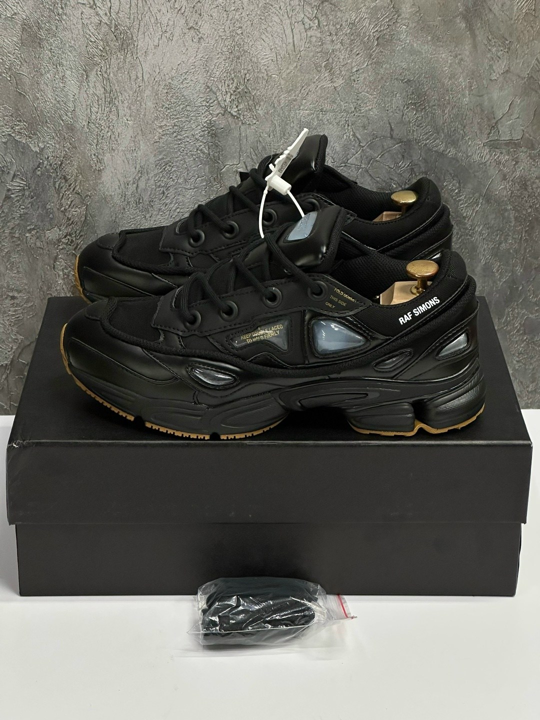 adidas raf simons ozweego,adidas raf simons ozweego 3,кроссовки adidas raf simons x ozweego 3 black corn черный,adidas raf simons ozweego 2,raf simons x adidas ozweego 3 black corn bb6741