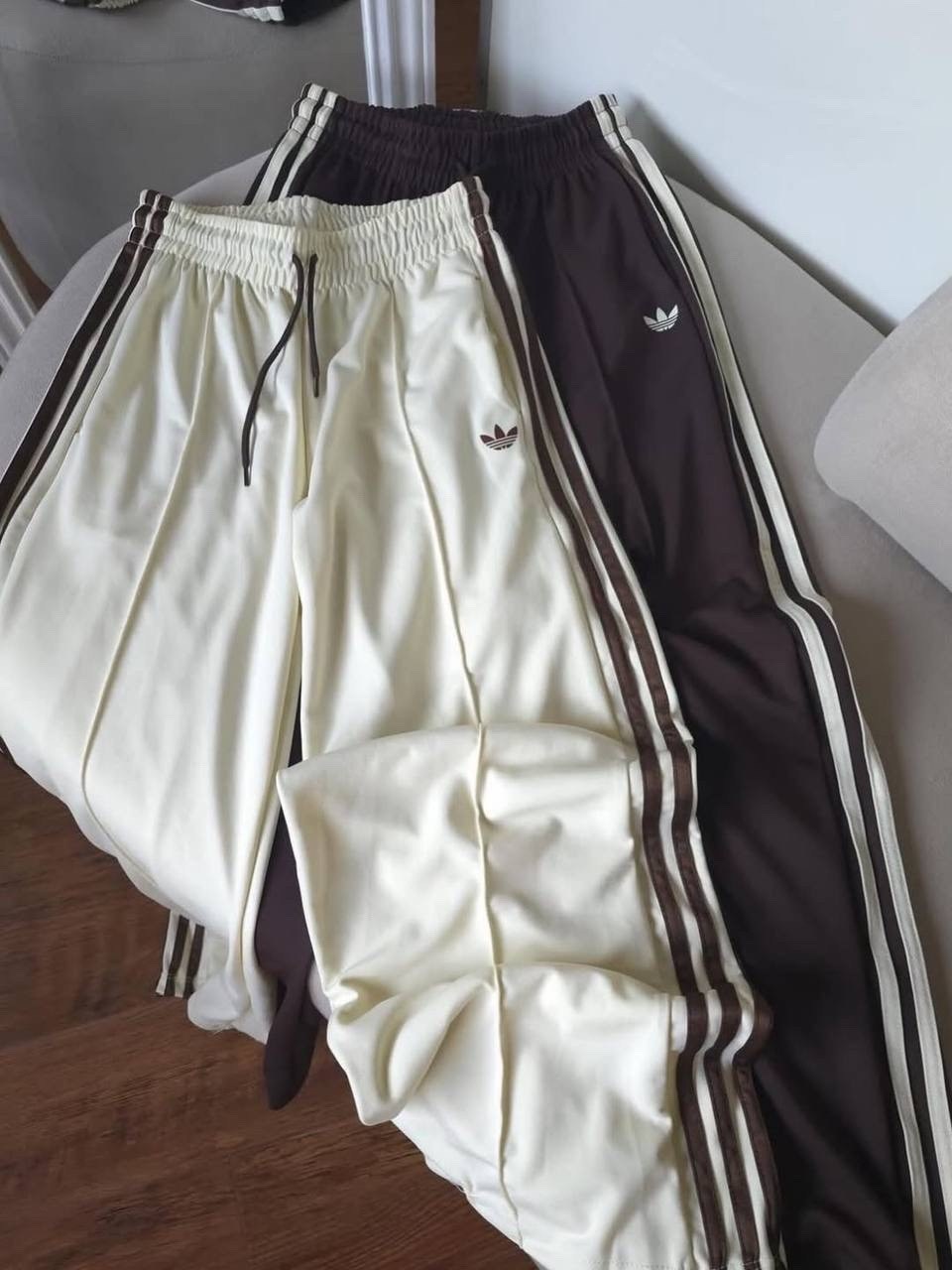 брюки спортивные adidas originals,спортивные штаны коричневого цвета adidas originals,тканевые брюки adidas originals loose fit pants adicolor firebird светло-коричневый,спортивные брюки adidas bb беж