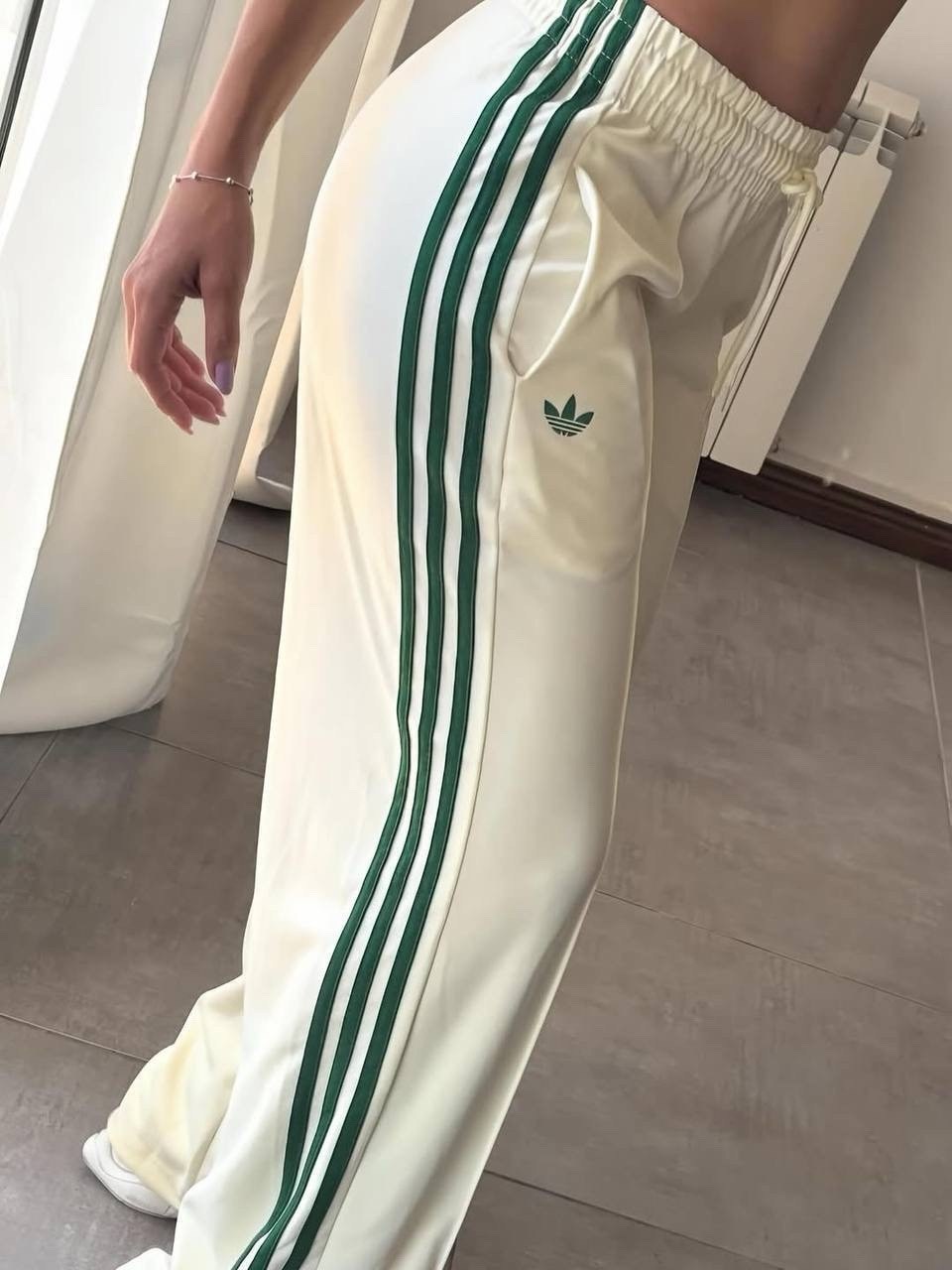 брюки спортивные adidas originals,спортивные штаны коричневого цвета adidas originals,тканевые брюки adidas originals loose fit pants adicolor firebird светло-коричневый,спортивные брюки adidas bb беж