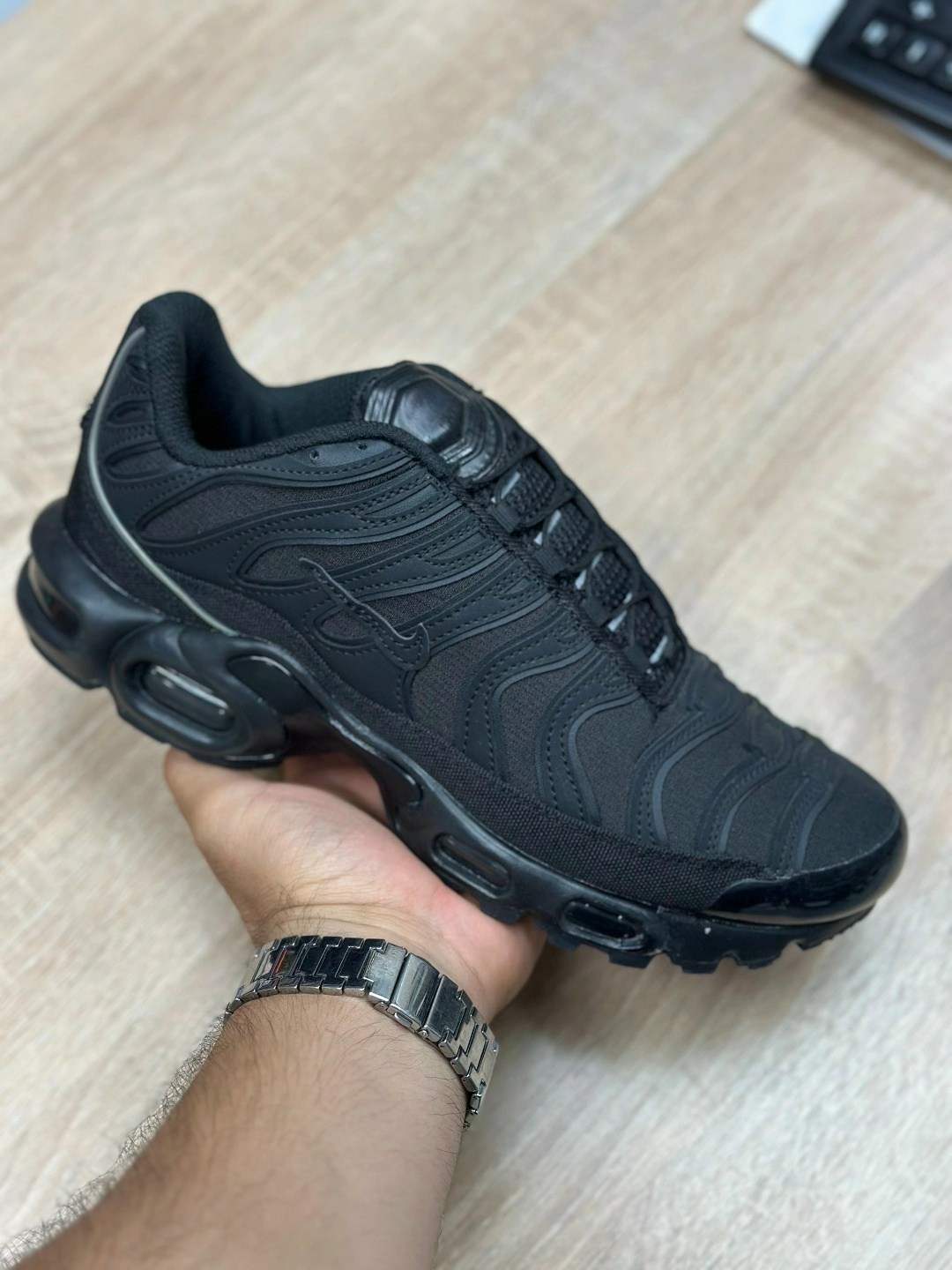 кроссовки nike air max plus tn,nike air max plus tn,кроссовки унисекс nike air max plus,кроссовки nike air max plus tn triple white,найк аир макс 95 белые