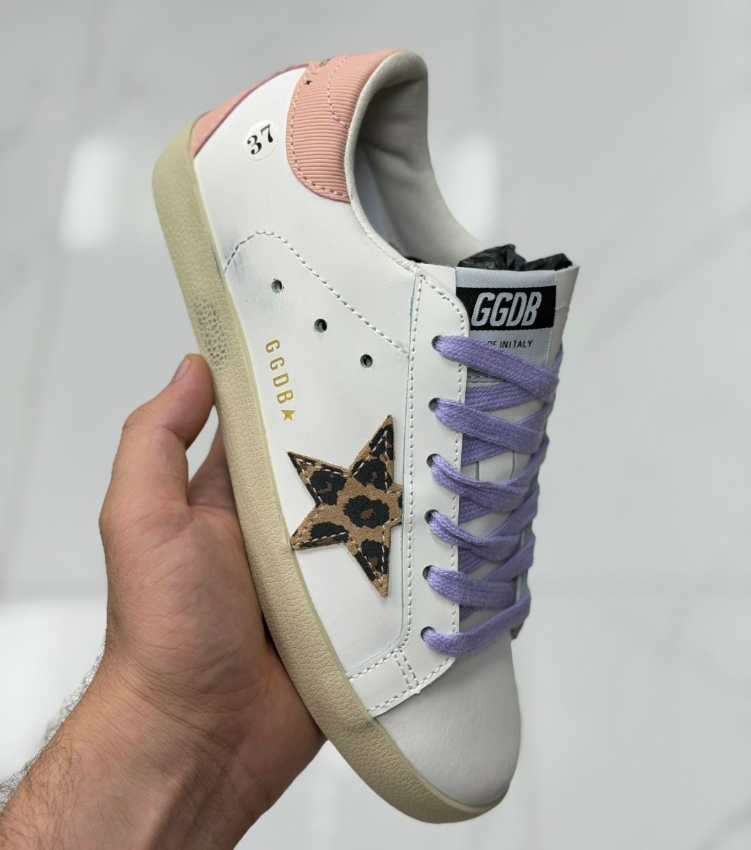 ,кроссовки golden goose,женские брендовые кроссовки кеды со звездой голден гус golden goose,кеды golden goose superstar,кеды golden goose superstar белые с чёрной пяткой