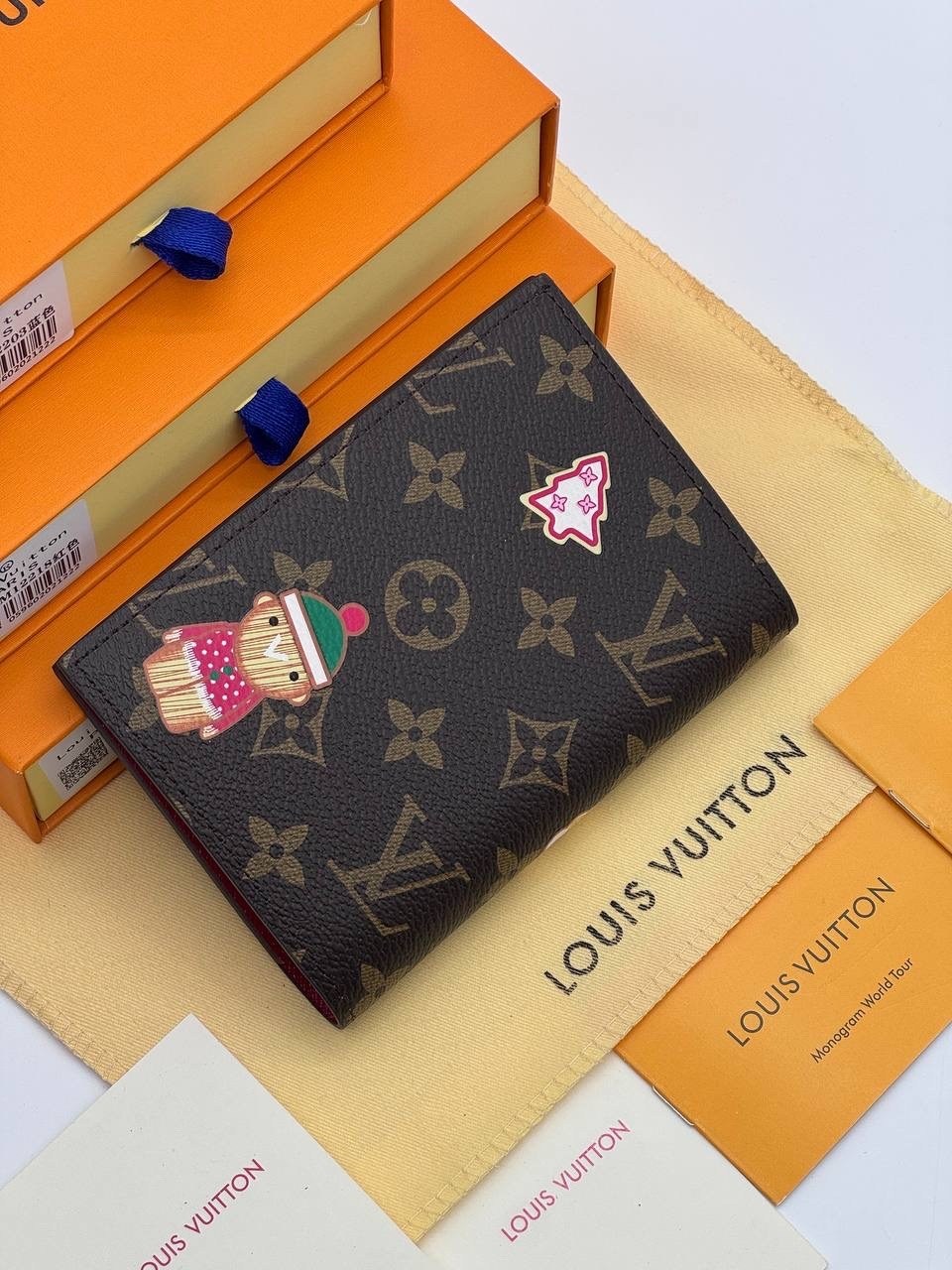 обложка на паспорт louis vuitton,louis vuitton кошелек,чехол на паспорт луи виттон,louis vuitton кошелек louis vuitton,обложка на паспорт louis vuitton bms-138478
