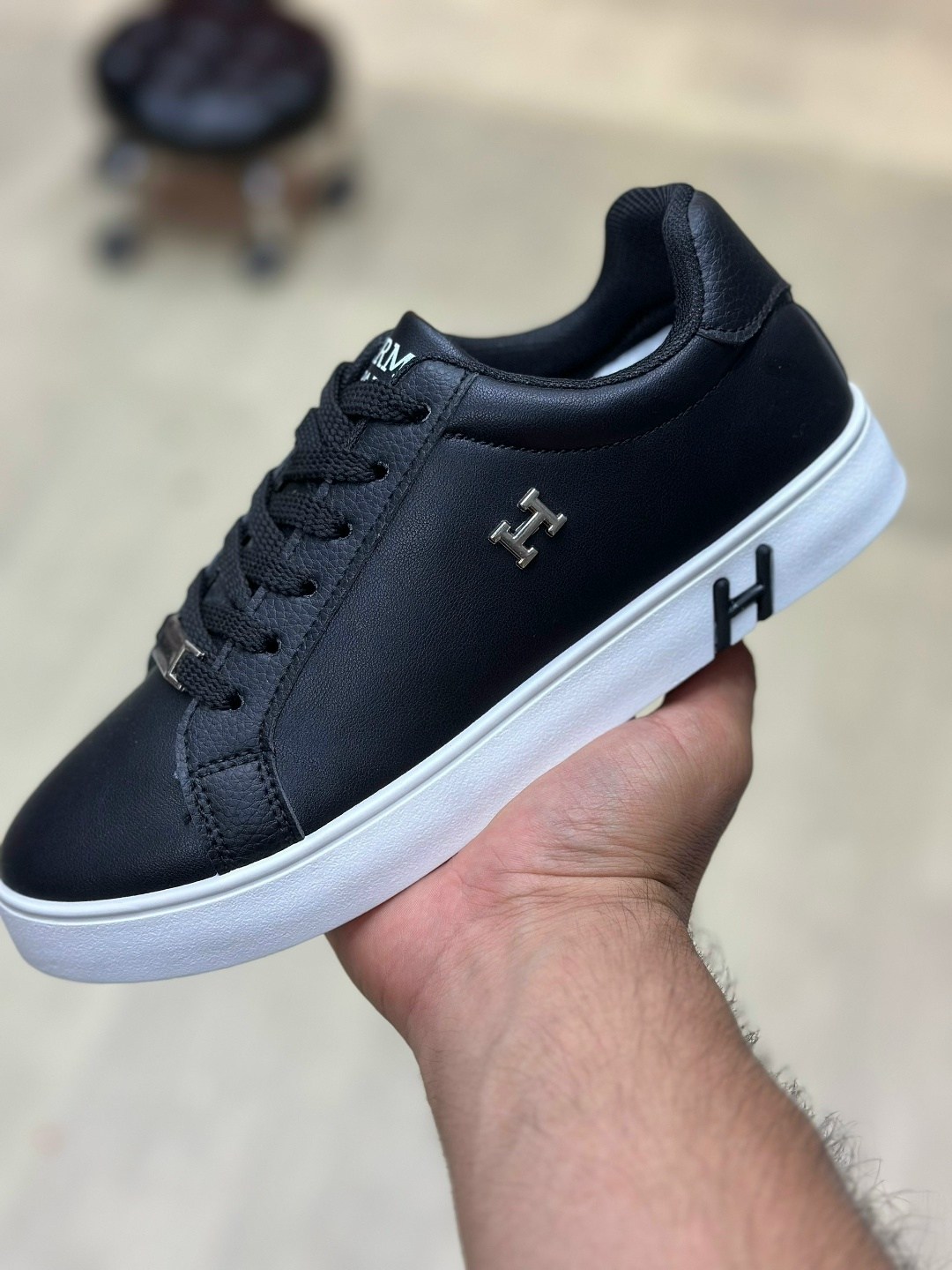 ,кеды tommy hilfiger,повседневная ,черные кроссовки,обуви