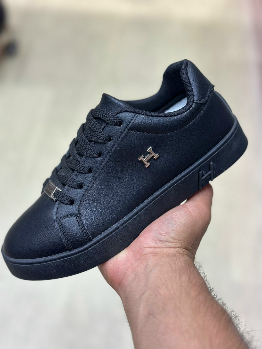 ,кеды tommy hilfiger,повседневная ,черные кроссовки,обуви