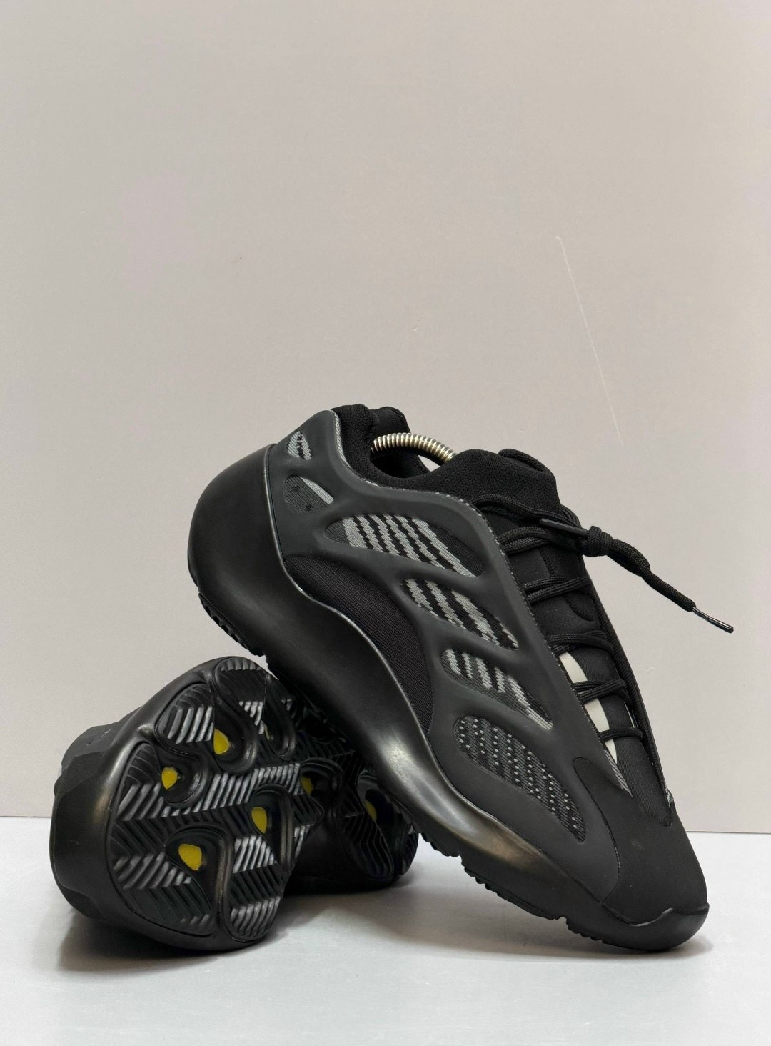 кроссовки adidas yeezy boost 700,adidas yeezy boost 700 v 3,кроссовки adidas yeezy 700,adidas yeezy boost 700,adidas yeezy 700 v 3