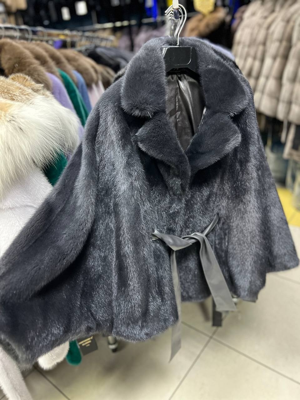норковая шуба летучая мышь,норковая шуба летучая мышь графит с капюшоном,шубка из меха европейской норки с капюшоном из меха песца,норковая шуба,шуба норковая nafa летучая мышь с соболем