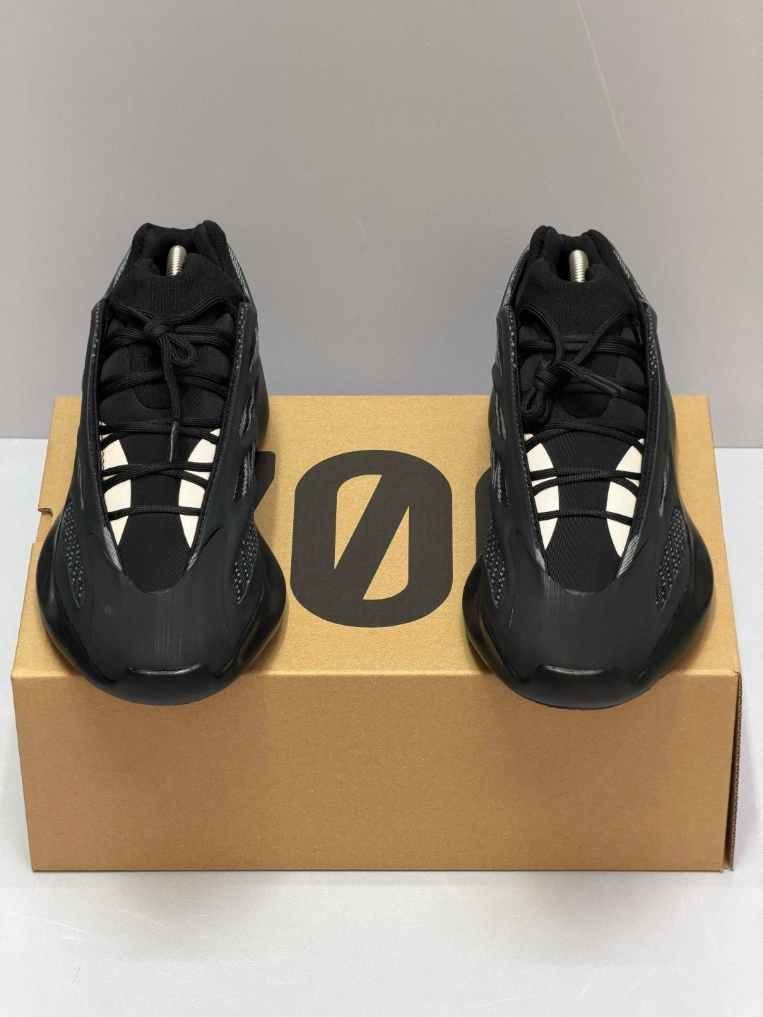 кроссовки adidas yeezy boost 700,adidas yeezy boost 700 v 3,кроссовки adidas yeezy 700,adidas yeezy boost 700,adidas yeezy 700 v 3