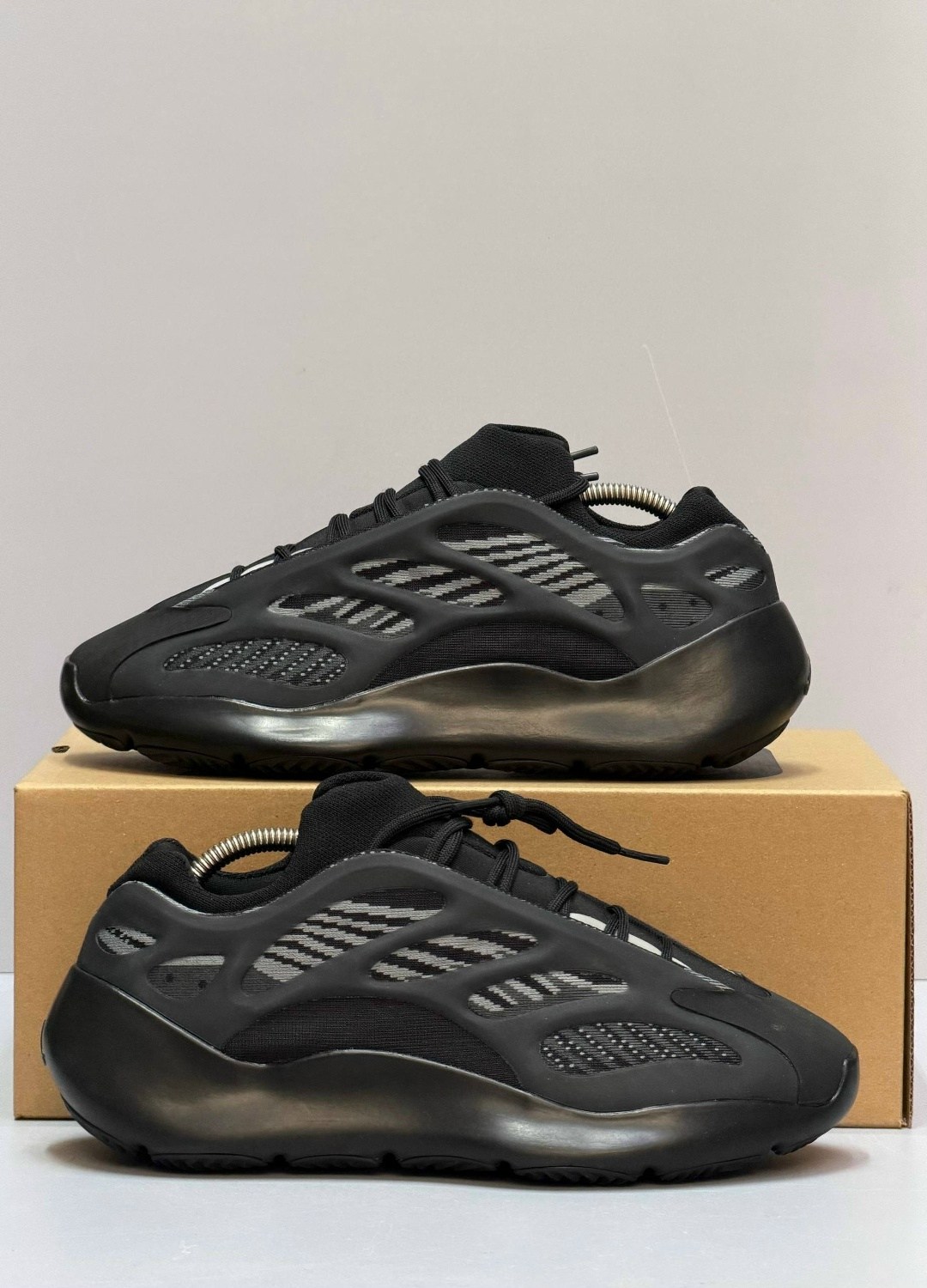 кроссовки adidas yeezy boost 700,adidas yeezy boost 700 v 3,кроссовки adidas yeezy 700,adidas yeezy boost 700,adidas yeezy 700 v 3