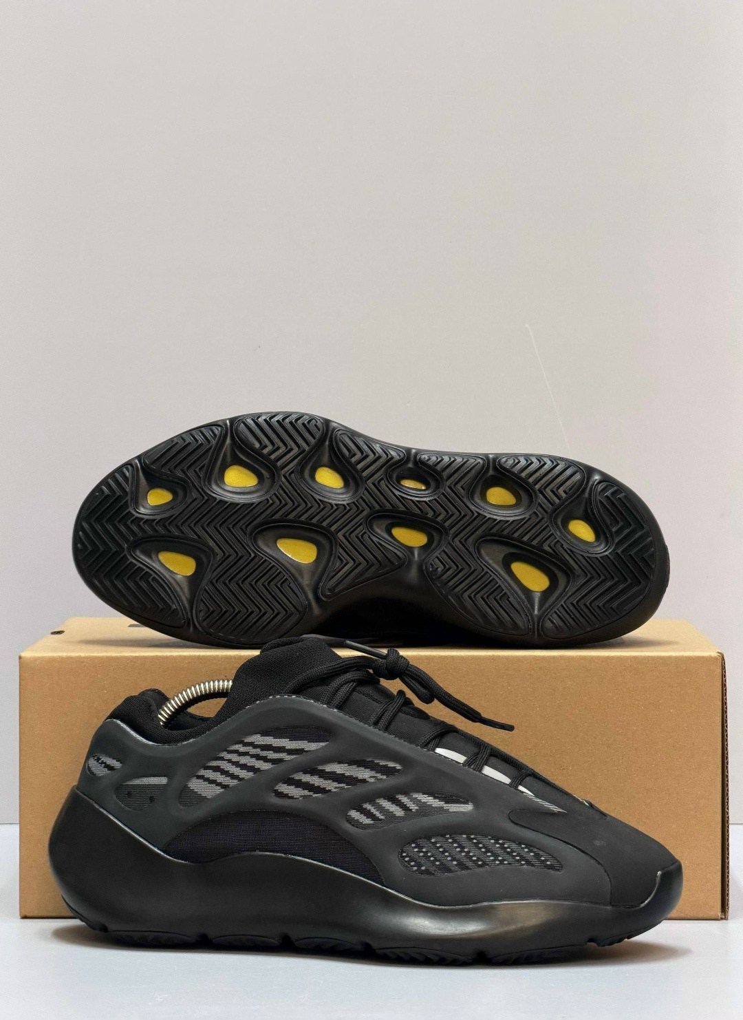 кроссовки adidas yeezy boost 700,adidas yeezy boost 700 v 3,кроссовки adidas yeezy 700,adidas yeezy boost 700,adidas yeezy 700 v 3