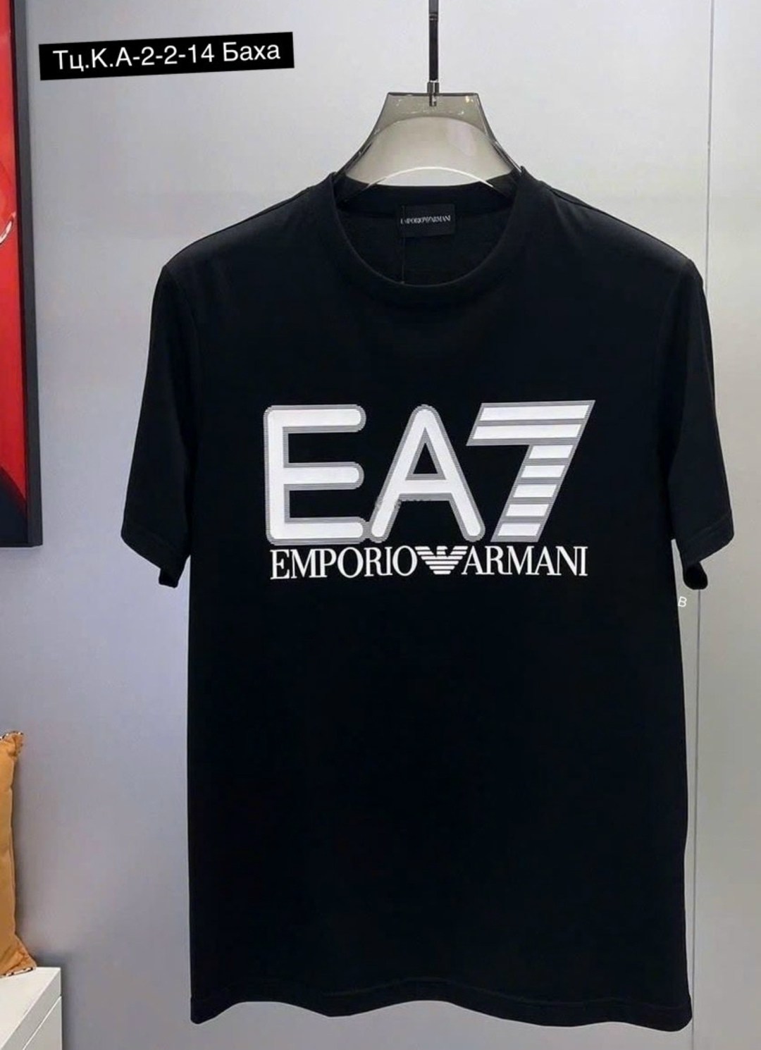 футболка emporio armani,мужские футболки emporio armani,футболки для мужчин,футболка ea7 от emporio armani с логотипом uomo в черном цвете,ea 7 emporio armani