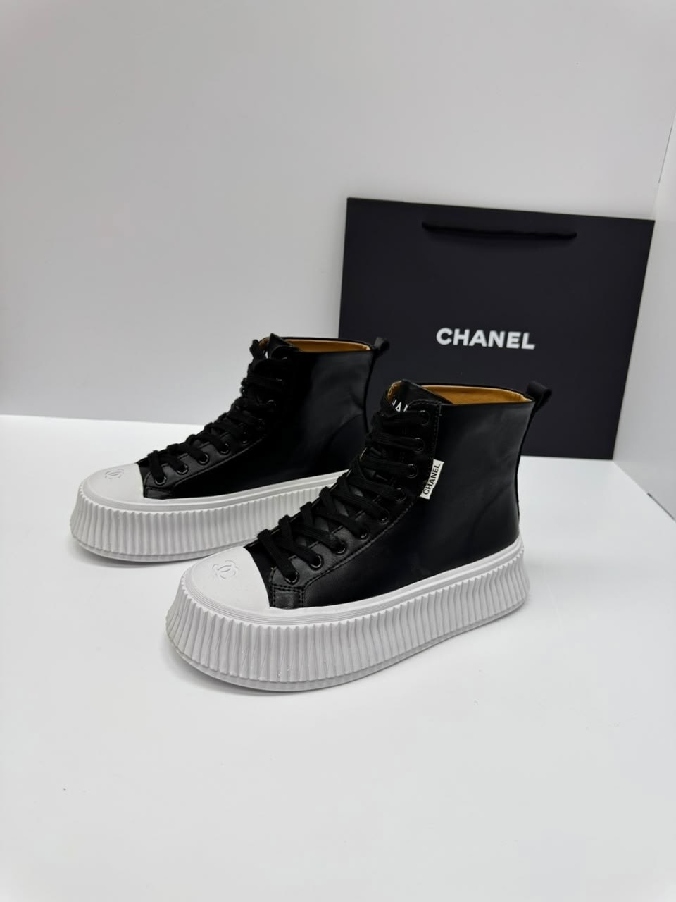 кеды chanel,кроссовки chanel,кеды chanel зимние чёрные с белым,ботинки женские зимние chanel,кеды высокие женские chanel