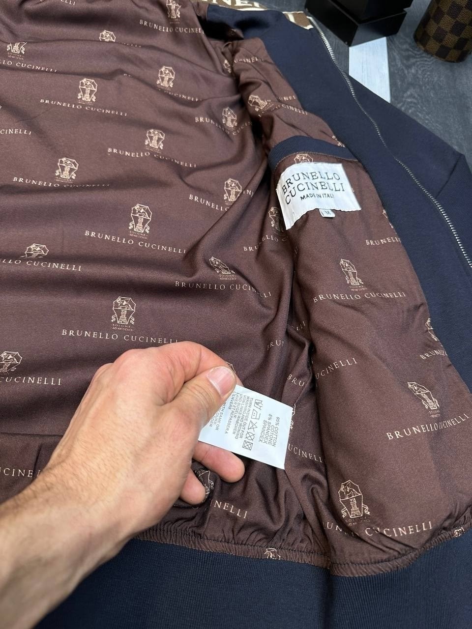 спортивный костюм brunello cucinelli,луи виттон спортивный костюм мужской,спортивные костюмы мужские,спортивные костюм,чёрный спортивный костюм версачи