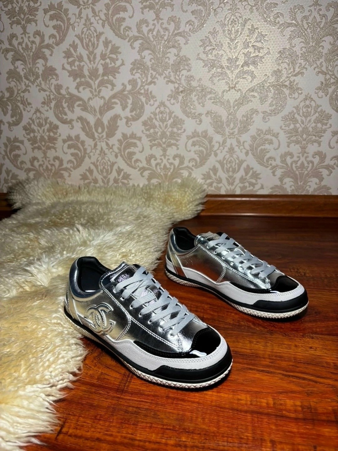 женские кроссовки chanel,кроссовки chanel,,кроссовки шанель женские,серебряные кроссовки